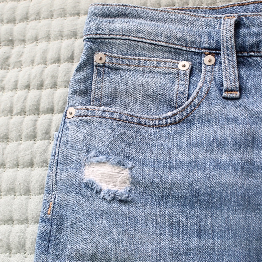 Light Wash Slightly Distressed High-Rise Calssic Straight Jeans - Picture 2 of 9